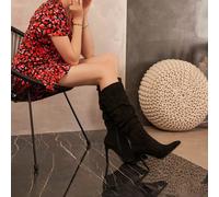 Bottes à talons stilettos verts - Élégance audacieuse et féminine Une silhouette de silhouette et un avec ultra-moderne avec des embouteillages et des serres. La confiserie c'est une nuisance, c'est u