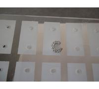 Boucle d'oreille lettre C pavée de zirconium en argent massif 925°°° rhodié