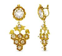 Boucled’oreille Boucles d'oreilles longues en or 18 carats avec mantille de 50 mm ornée de zirconiums cubiques et de perles.