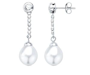 Boucled’oreille Boucles d'oreilles longues en or blanc 18 carats, 30 mm, serties de perles et de zirconiums cubiques.