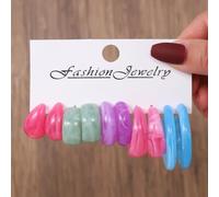 Boucles d'oreilles créoles élégantes en acrylique pour femme avec résine faite à la main en forme de C et tiges d'oreilles en acier inoxydable pour une utilisation confortable (D)