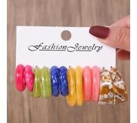 Boucles d'oreilles créoles élégantes en acrylique pour femme avec résine faite à la main en forme de C et tiges d'oreilles en acier inoxydable pour une utilisation confortable (E)