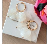 Boucles d'oreilles créoles en acier inoxydable doré et résine mindy blanches