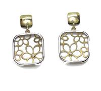 Boucles d'oreilles en or jaune et blanc 18 carats carrés 1,60 cm par 1,60 cm rempli de fleurs avec 2 zircons. Fermeture à pression. 2,60 cm de long.