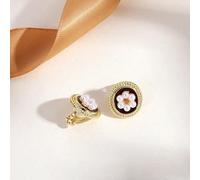 Boucles d'oreilles en perles fabriquées en laiton et acier blanc électrique, créées pour les personnes sans oreilles percées qui veulent un accessoire subtil et élégant (03)