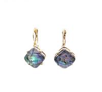 Boucles d'oreilles incrustées de coquillage d'ormeau à facettes pour femme, design délicat en trois dimensions, légères 5 g, bijoux de déclaration artistique, 3,5 x 1,5 cm