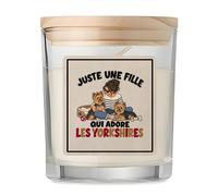 Bougie Parfumée Vanille Juste une fille qui adore les yorkshires | Verre 8,5 cm Couvercle en Bambou et Boîte Cadeau | Déco Salon Chambre Détente | Cadeau Maman de Chien Femme Homme Anniversaire Noël