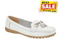 Boulevard Camila Femmes Classique Smart Décontracté Cuir Pompons Mocassins Blanc