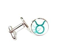 Boutons de manchette, Bracelet Porte-Bonheur Personnalisé Avec Boucle De Manchette, Symbole Dynamique Du Taureau, Représentant Un Flux De Particules Nébuleuses Unique. Accessoire Idéal Pour Un Com