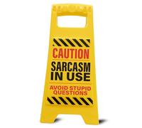 Boxer Gifts Panneau de bureau fantaisie « Sarcasm in Use » - Cadeau amusant pour collègue de travail Secret Santa - Accessoires de bureau amusants