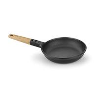 BRA Market | Poêle 28 cm, fonte d’aluminium, poignée amovible en bois naturel, tricouche antiadhésive sans PFOA, adapté à tous les types de cuisines, y compris l’induction.