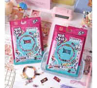 Bracelet à stickers portable et partageable, comprend 80/160 mini stickers, dévoile des rouleaux de stickers mystère, plus de 1000 designs de stickers à explorer et collectionner ! Super pour les fave
