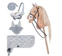 Brama West Hobby Horsing Kit complet - licol, tricot, couverture, bonnet anti-mouches et cheval - Avec bandeau surprise (gris soleil)