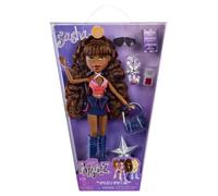Bratz Première édition Reimagined Sasha - Poupée Mannequin à Collectionner | Look 2001, Top dos nu orange, Mini-jupe cargo, Charm « Bunny Boo » inclus