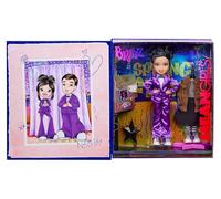 Bratz x Mean Girls Spring Fling Doll Janis - Poupée Mannequin de Collection avec 2 Tenues, Smoking Violet et Accessoires Inspirés du Film
