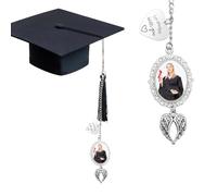 Breloque commémorative personnalisée avec casquette de remise de diplôme pour la classe de 2025 avec pompon « I Always with You » - Cadeau commémoratif pour cérémonie de remise de diplôme - Cadeau