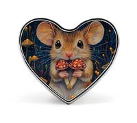 Broche bouton en forme de cœur avec une petite souris tenant des champignons, décoration pour chapeau, vêtement ou sac.