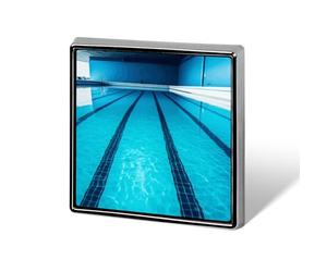 Broche carrée en métal léger, emblème personnalisable, représentant une piscine bleue, idéale pour les événements professionnels, les souvenirs et la décoration de vêtements.