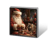 Broche carrée en métal représentant le Père Noël, un sapin de Noël et un chat. Broche mignonne et amusante en alliage d'aluminium imprimé. Épingle commémorative personnalisée pour chapeau, sac à do