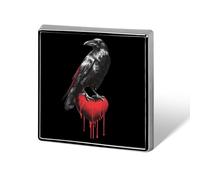 Broche carrée humoristique « Cœur saignant et corbeau noir » (1,8 cm), accessoire de mode pour hommes et femmes.