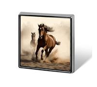 Broche carrée représentant un cheval au galop, idéale pour décorer un sac à dos, un chapeau, une veste, une chemise ou un costume. Cette broche mignonne est parfaite pour les femmes et les hommes.