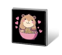 Broche carrée représentant un hamster mangeant des nouilles ramen, insigne en métal, épinglette pour veste, chapeau ou sac, accessoire de décoration