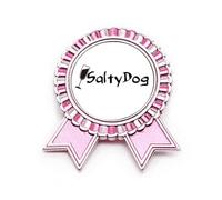 Broche chien salé avec sa coupe en forme de chien salé médaille gagnant rose moyen métal, Medium, Métal