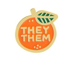 Broche créative en métal avec motif oranges et pronoms « They She/Her » pour accessoire de mode combinant le symbole des oranges et les pronoms « They She/Her » pour bijoux de tous les jours, taille