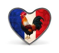 Broche décorative en métal représentant un coq, le drapeau français et un cœur. Idéale pour décorer un chapeau, un sac à dos ou un vêtement.