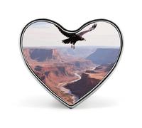 Broche décorative « Vautour noir au-dessus d'un canyon », style tendance. Bouton rond en émail ou en métal, idéal pour chapeaux, chemises, vêtements et sacs.