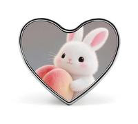 Broche en forme de cœur avec un petit lapin blanc, symbole de clair de lune solitaire, idéale pour les sacs à dos ou les revers de veste. Parfaite pour la Saint-Valentin ou un anniversaire.