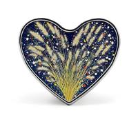 Broche en forme de cœur en herbe queue-de-renard, ornée d'une pivoine, idéale pour un sac à dos ou un revers de veste. Parfaite pour la Saint-Valentin ou un anniversaire.