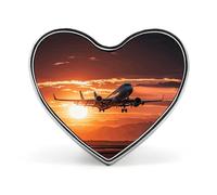 Broche en forme de cœur représentant un avion au coucher du soleil, inspirée des tribus amérindiennes. Accessoire idéal pour hommes et femmes. Broche légère en émail de 2,5 cm, parfaite pour sacs à do