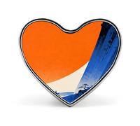 Broche en forme de cœur représentant un bateau solitaire, avec de magnifiques motifs de neige, idéale pour un sac à dos ou un revers de veste. Parfaite pour la Saint-Valentin ou un anniversaire.