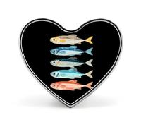 Broche fantaisie en métal représentant une adorable sardine, en forme de cœur, de 2,5 cm (1 pouce), pour vêtements, sacs et cravates.