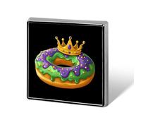 Broche humoristique en métal « Donut de Mardi Gras » (2,5 cm) | Accessoire de mode original pour vêtements, chapeaux, sacs et cravates (hommes et femmes)