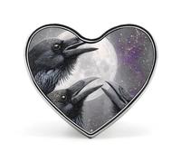 Broche humoristique en métal « Trois Corbeaux et Lune » en forme de cœur (2,5 cm) | Accessoires de mode originaux pour hommes et femmes (vêtements, chapeaux, sacs, cravates).