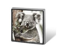 Broche Koala carrée en métal, broche mignonne et amusante, broche commémorative en alliage d'aluminium imprimé, insigne personnalisé pour chapeau, sac à dos, bijou cadeau