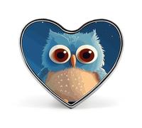 Broche mignonne en forme de cœur avec un hibou de dessin animé. Bouton décoratif original et amusant. Broche en métal en forme de cœur. Badge pour chemise. Idéale pour hommes et femmes. Créations arti