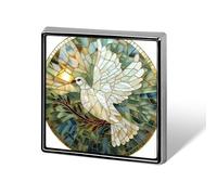Broche unisexe carrée et légère représentant une colombe blanche portant un rameau d'olivier, idéale pour décorer vêtements, châles et chapeaux. Bijou à porter : colombe blanche en vitrail portant u
