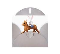 BROLEO Carte de vœux grise avec imprimé petit lapin sur un cheval en bois, parfaite pour la Saint-Valentin, un anniversaire de mariage et des invitations de fête