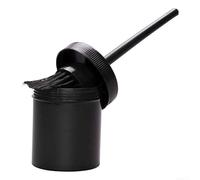 Brosse à pied équine avec long manche et seau, construction en plastique robuste pour une utilisation stable, conçue pour un nettoyage facile et un toilettage efficace des pattes de cheval