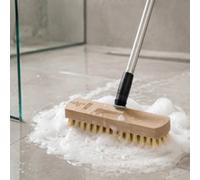 Brosse avec manche à balai, bois
