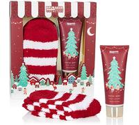 BRUBAKER Cosmetics - Coffret pédicure & soins des pieds - Baies d'hiver/Joyeux Noël - 2 Pièces - Chaussettes en Peluche & Lotion pieds - Idée cadeau Femme & Homme