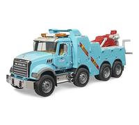 bruder 02831 - Camion de dépannage et de remorquage MACK Granite | Avec module Light & Sound pour les interventions, flèche de grue réglable en hauteur, dépanneuse, jouet, échelle 1:16