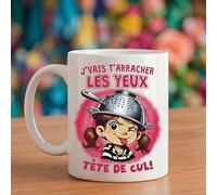 Bruhle Mug Humour J'vais t'arracher les yeux - Modèle Signature Tasse Céramique 330ml Style Pop Art Halftone - Illustration Originale Petite Fille à la Passoire - Cadeau Décalé (rose)