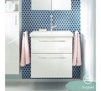 burgbad Eqio lavabo en céramique avec meuble sous-lavabo, largeur 630 mm, SEYQ063F2009C0001P95, Couleur: Blanc brillant / Blanc brillant, manche barre chromé P95