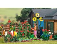 Busch 7876 Femme Récoltant Des Plants De Tomates