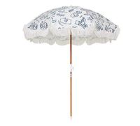 Business & Pleasure Co. Parasol de vacances - Parasol de plage bohème avec franges blanches, UPF 50+, poteau en bois inclinable de 2,5 cm, 1,5 x 2,5 m, bleu marine Le Basque