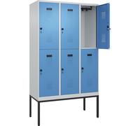 C+P Evolo Plus Casier à 2 étages 3 compartiments Gris clair/bleu clair Largeur 1200 mm Avec pieds étroits Verrou rotatif